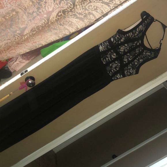 Black laces dress - Picture 5 of 5